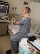 極力，頚に負担がかからないようにしながら完全に起き上がる