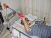 「アイアンハンド」で枕元ライトの電源をオン・オフ